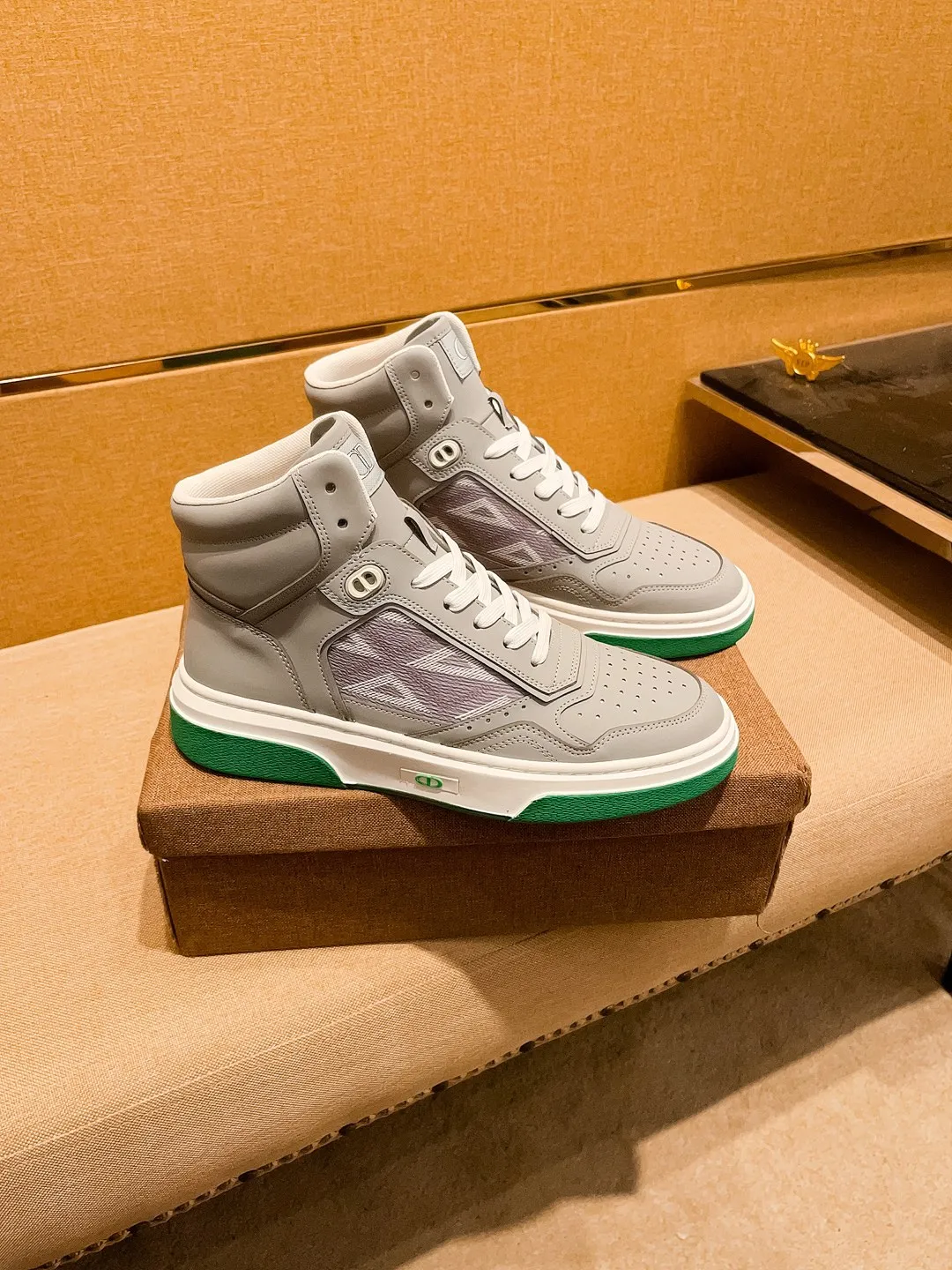 Men's shoes💰 480💰[Dior]🔥 High-end men's shoes brand official website 1:1 latest masterpiece: the upper is made of Italian imported first-layer cowhide with a comfortable and breathable lining➕original non-slip and wear-resistant outsole🔥, making walking more convenient and comfortable! An exclusive new model, a stunning work, a beautiful 1:1 replica [color] compared to the official quality! Create a fashionable personality to set off your uniqueness! A must-have for trendy men! Classic 🔥Size: 38-44 Color: 🔥 2⃣️colors available🔥.